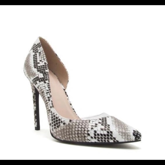 Shoes - 💕HOST PICK💕 NWT Show Off Snake Print Pump